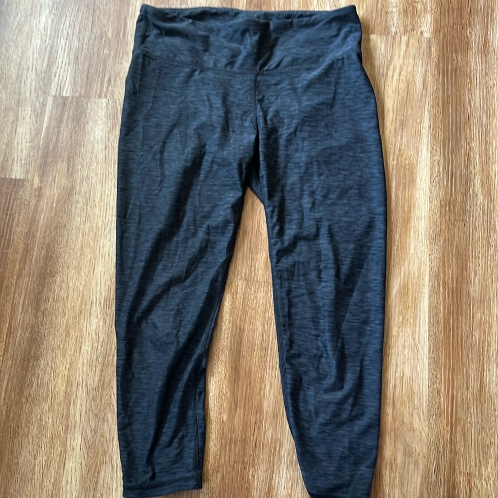 PrAna Grey Capri Leggings Back Detail Size M‎